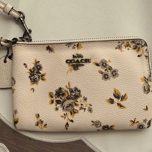 BNWOT COACH WRISTLET